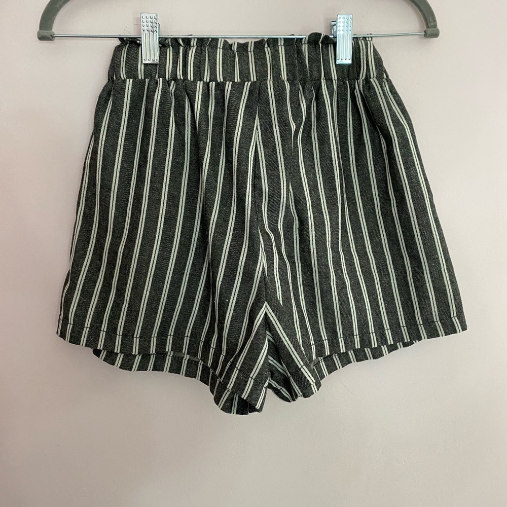 Shorts - Picture 2 of 3